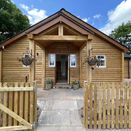 The Haystack Lodge Tarporley Exterior photo