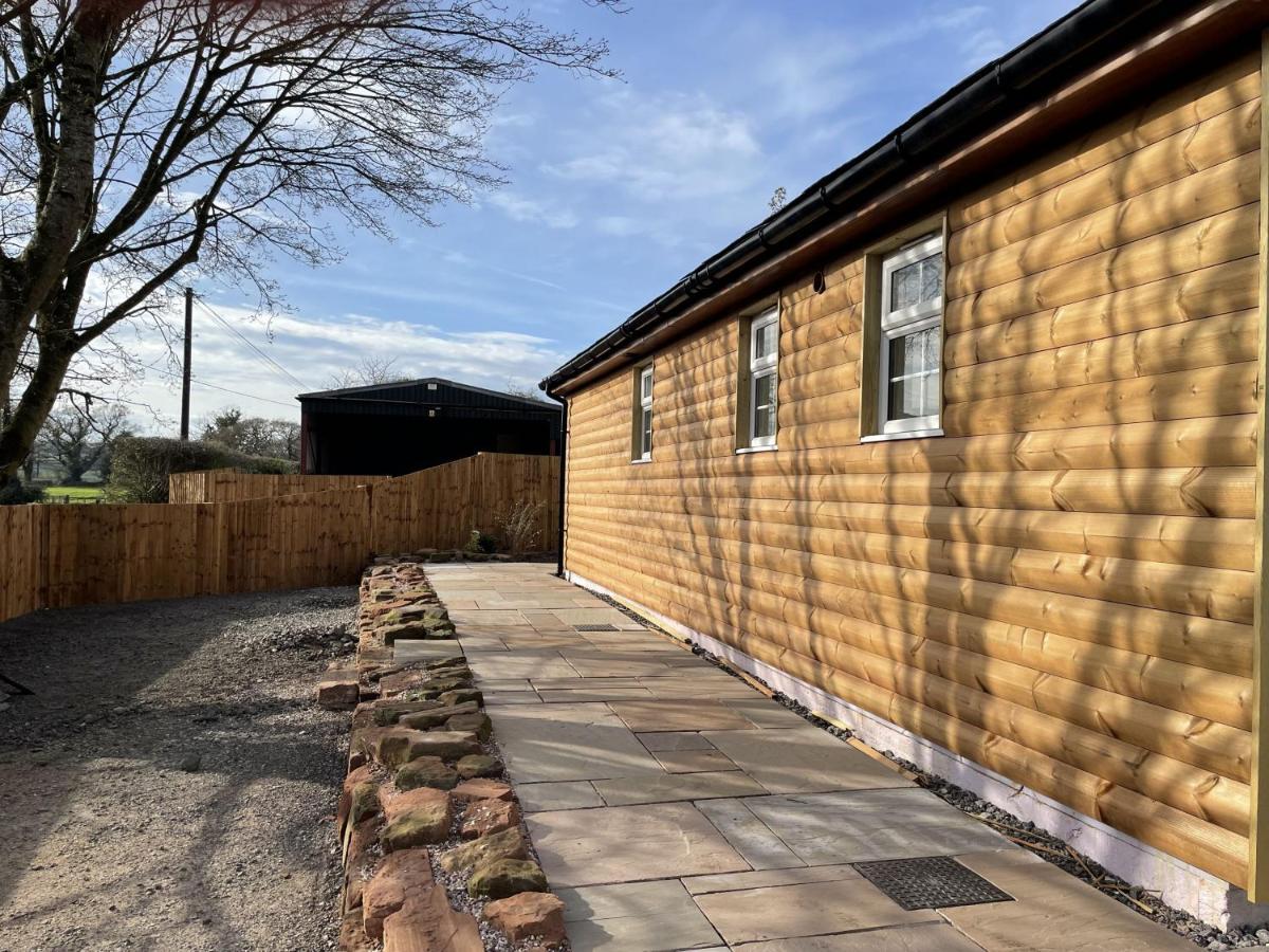 The Haystack Lodge Tarporley Exterior photo