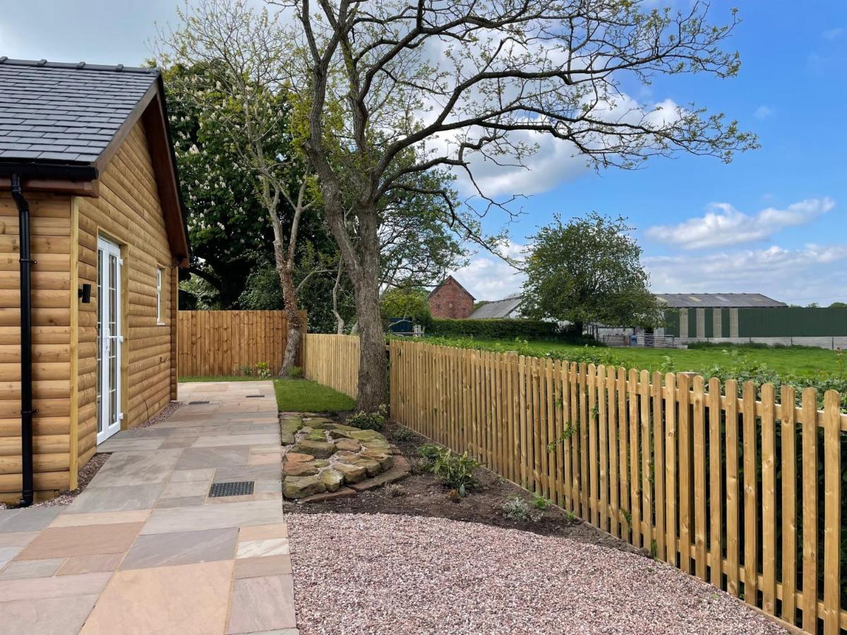 The Haystack Lodge Tarporley Exterior photo