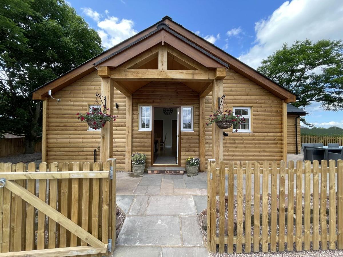 The Haystack Lodge Tarporley Exterior photo